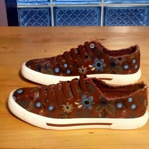 Women's sz 10 Rocket Dog burgundy floral slip on , new w/out box!